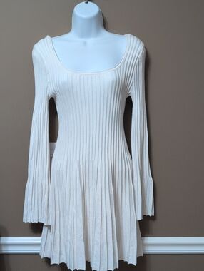 Women’s Cream Ribbed Long-Sleeve Scoop Neck Dress